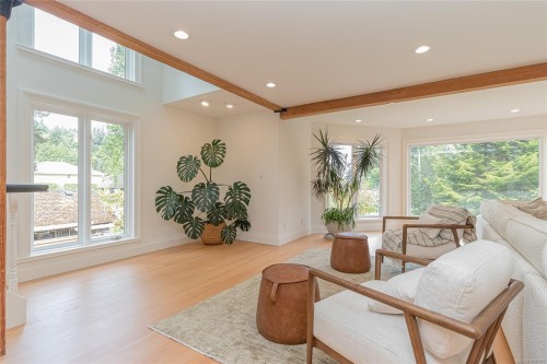 4906 Cordova Bay Rd, Saanich, BC 