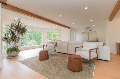 4906 Cordova Bay Rd, Saanich, BC 