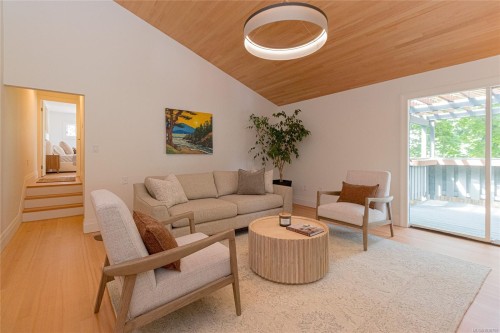 4906 Cordova Bay Rd, Saanich, BC 