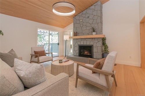 4906 Cordova Bay Rd, Saanich, BC 