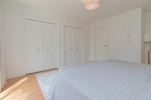 4906 Cordova Bay Rd, Saanich, BC 