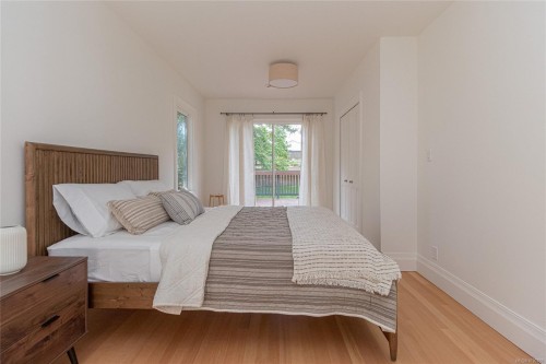 4906 Cordova Bay Rd, Saanich, BC 