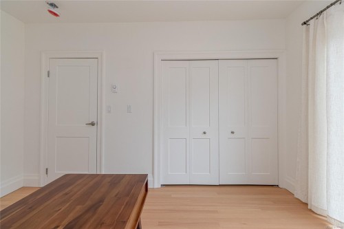 4906 Cordova Bay Rd, Saanich, BC 