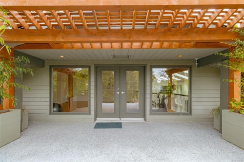 4906 Cordova Bay Rd, Saanich, BC 