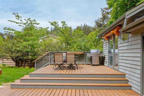 4906 Cordova Bay Rd, Saanich, BC 