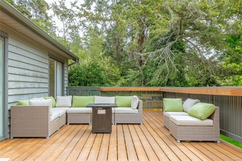4906 Cordova Bay Rd, Saanich, BC 