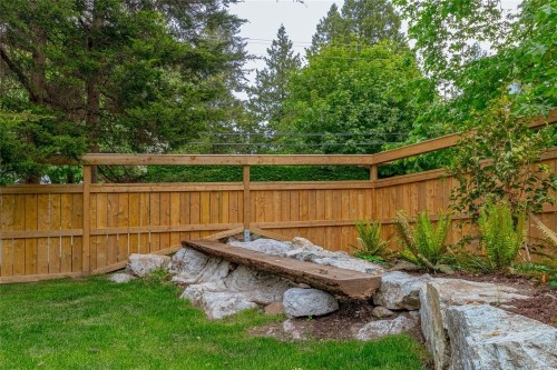 4906 Cordova Bay Rd, Saanich, BC 