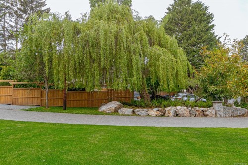 4906 Cordova Bay Rd, Saanich, BC 