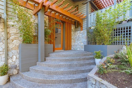 4906 Cordova Bay Rd, Saanich, BC 