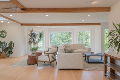 4906 Cordova Bay Rd, Saanich, BC 