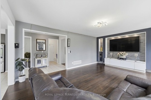 65 Cactus Crescent, Hamilton, ON - Indoor Photo Showing Living Room