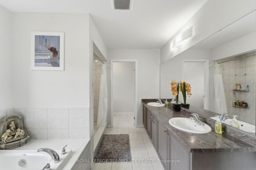 65 Cactus Crescent, Hamilton, ON - Indoor Photo Showing Bathroom