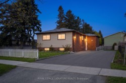 33 Crow Trail Toronto, ON M1B 1X6