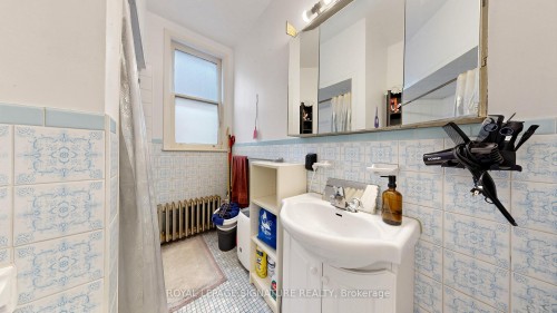 132 Marion Street, Toronto, ON - Indoor Photo Showing Bathroom