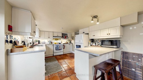 132 Marion Street, Toronto, ON - Indoor Photo Showing Kitchen