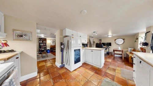 132 Marion Street, Toronto, ON - Indoor Photo Showing Kitchen