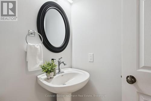 23 Old Ruby Lane, Puslinch, ON - Indoor Photo Showing Bathroom