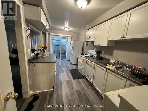 3242 Tortola Court, Mississauga, ON - Indoor Photo Showing Kitchen
