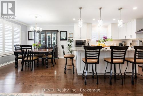Large island with quartz countertops. Seats 6 peop - 9 Amberwood Court, St. Catharines (Lakeport), ON - Indoor Photo Showing Dining Room