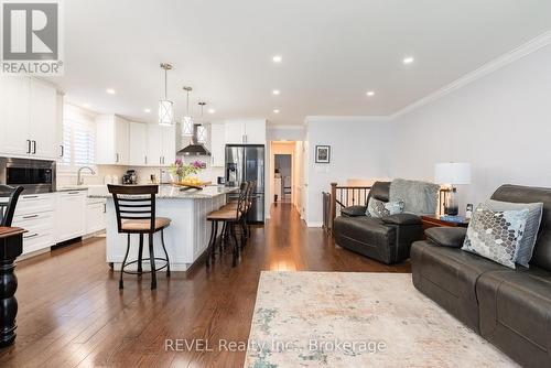 OPen concept lving space. - 9 Amberwood Court, St. Catharines (Lakeport), ON - Indoor