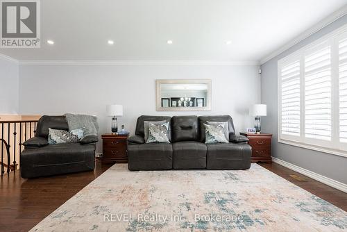 9 Amberwood Court, St. Catharines (Lakeport), ON - Indoor Photo Showing Living Room