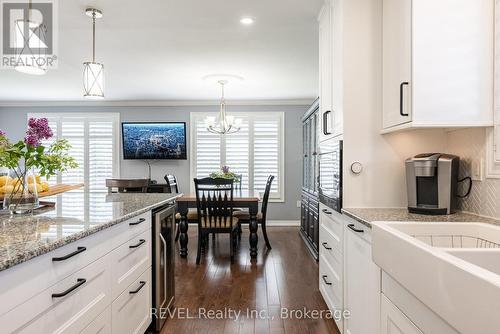 9 Amberwood Court, St. Catharines (Lakeport), ON - Indoor Photo Showing Kitchen With Upgraded Kitchen