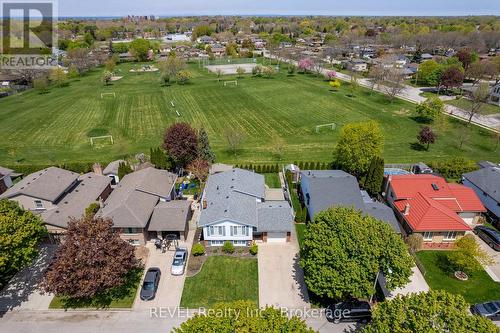 9 Amberwood Court, St. Catharines (Lakeport), ON - Outdoor With View