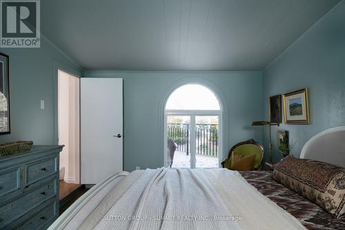 1198 Tiny Beaches Road N, Tiny, ON - Indoor Photo Showing Bedroom