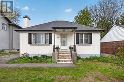 1442 CAVENDISH ROAD  Ottawa, ON K1H 6C3