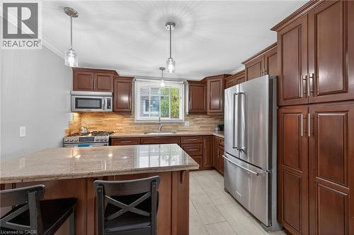 135 Independence Drive, Hamilton, ON - Indoor Photo Showing Kitchen With Stainless Steel Kitchen With Upgraded Kitchen