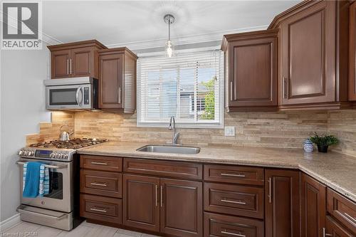 135 Independence Drive, Hamilton, ON - Indoor Photo Showing Kitchen