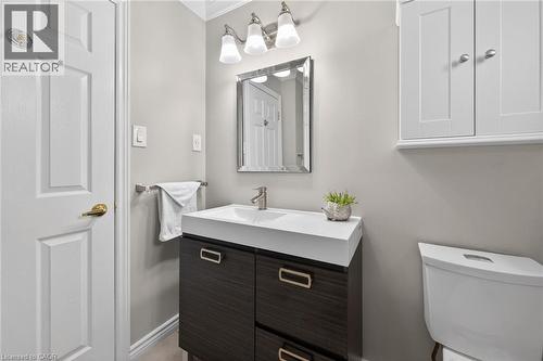135 Independence Drive, Hamilton, ON - Indoor Photo Showing Bathroom