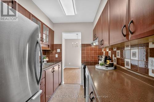 39 Saxton Private, Ottawa, ON - Indoor Photo Showing Kitchen