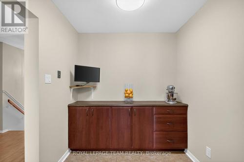 Extra storage in bank of cabinets - 39 Saxton Private, Ottawa, ON - Indoor Photo Showing Other Room