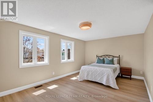 Primary Bedroom - 39 Saxton Private, Ottawa, ON - Indoor Photo Showing Bedroom
