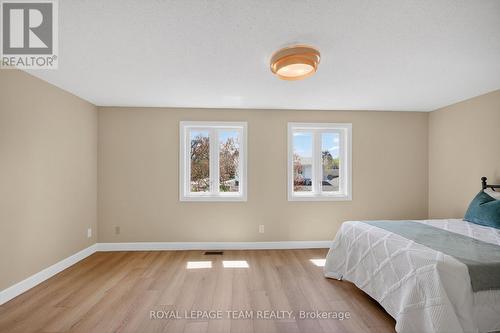 39 Saxton Private, Ottawa, ON - Indoor Photo Showing Bedroom
