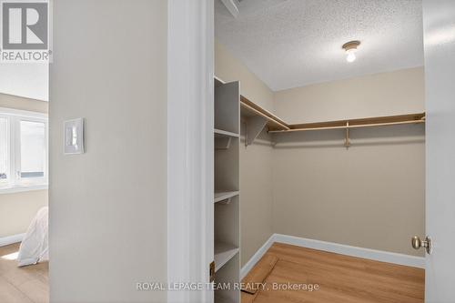 Walk-in closet - 39 Saxton Private, Ottawa, ON - Indoor With Storage