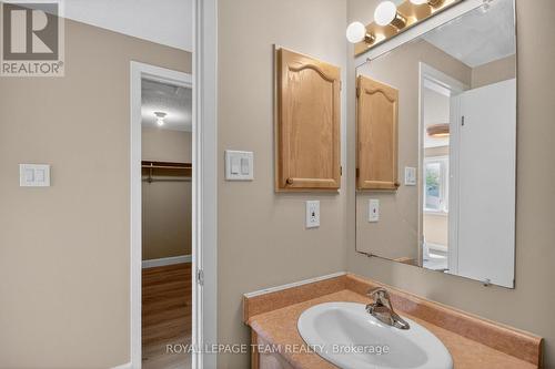 2 pc ensuite - 39 Saxton Private, Ottawa, ON - Indoor Photo Showing Bathroom