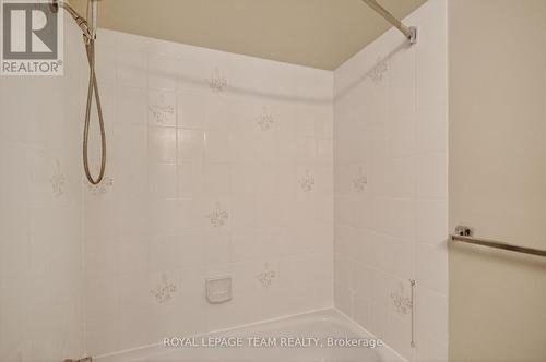 Main Bath - 39 Saxton Private, Ottawa, ON - Indoor Photo Showing Bathroom