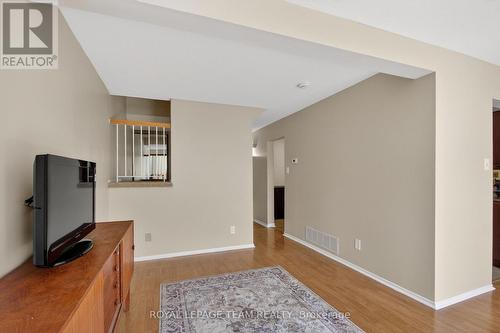 39 Saxton Private, Ottawa, ON - Indoor Photo Showing Other Room
