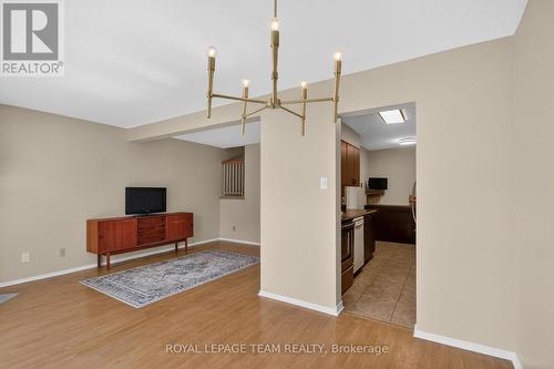 39 Saxton Private, Ottawa, ON - Indoor Photo Showing Other Room