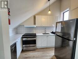 3 - 558 SPADINA CRESCENT  Toronto, ON M5S 2J9