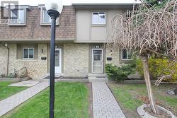 27 - 57 HANSEN ROAD Brampton, ON L6V 3C6