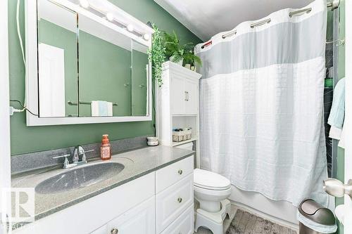 7012 44 Av Nw, Edmonton, AB - Indoor Photo Showing Bathroom