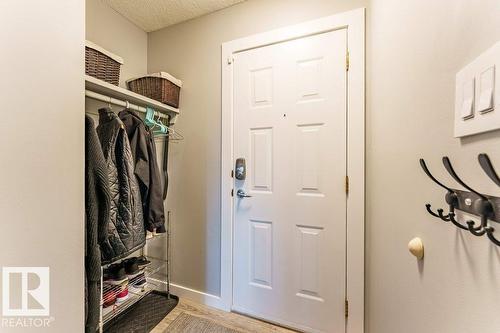 7012 44 Av Nw, Edmonton, AB - Indoor Photo Showing Other Room