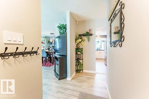 7012 44 Av Nw, Edmonton, AB - Indoor Photo Showing Other Room