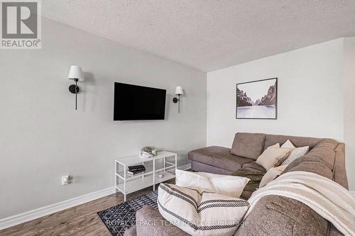159 Montmorency Way, Ottawa, ON - Indoor Photo Showing Living Room