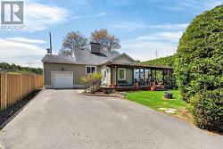 957 BLAIR ROAD  Ottawa, ON K1J 7M9