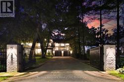 200 CHARTWELL ROAD Oakville (Oo Old Oakville), ON L6J 3Z8