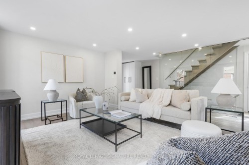 3035 Saracen Court, Mississauga, ON - Indoor Photo Showing Living Room
